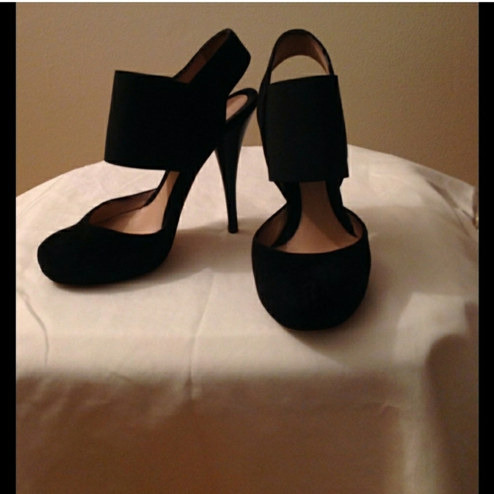Fendi Feline Black Suede Pumps